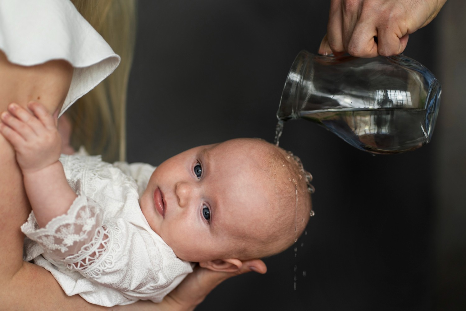 Comment un photographe professionnel peut sublimer le baptême de votre enfant ?