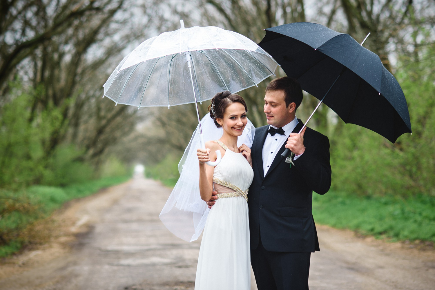 Comment sauver mes photos de mariage en cas de pluie : Astuces et solutions créatives